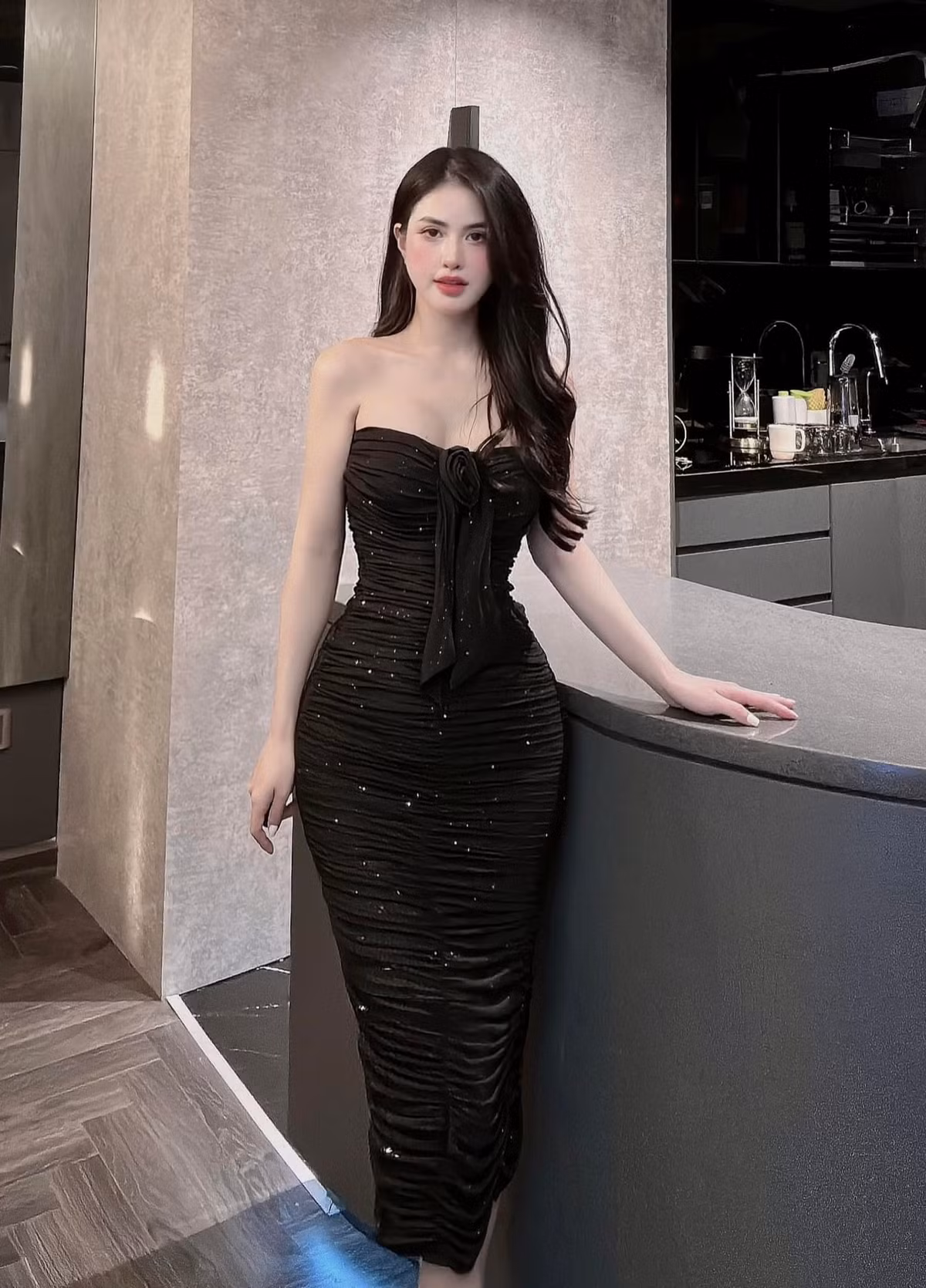 Vợ cũ Việt Anh sở hữu gương mặt tròn, bầu bĩnh, ngũ quan hài hòa.