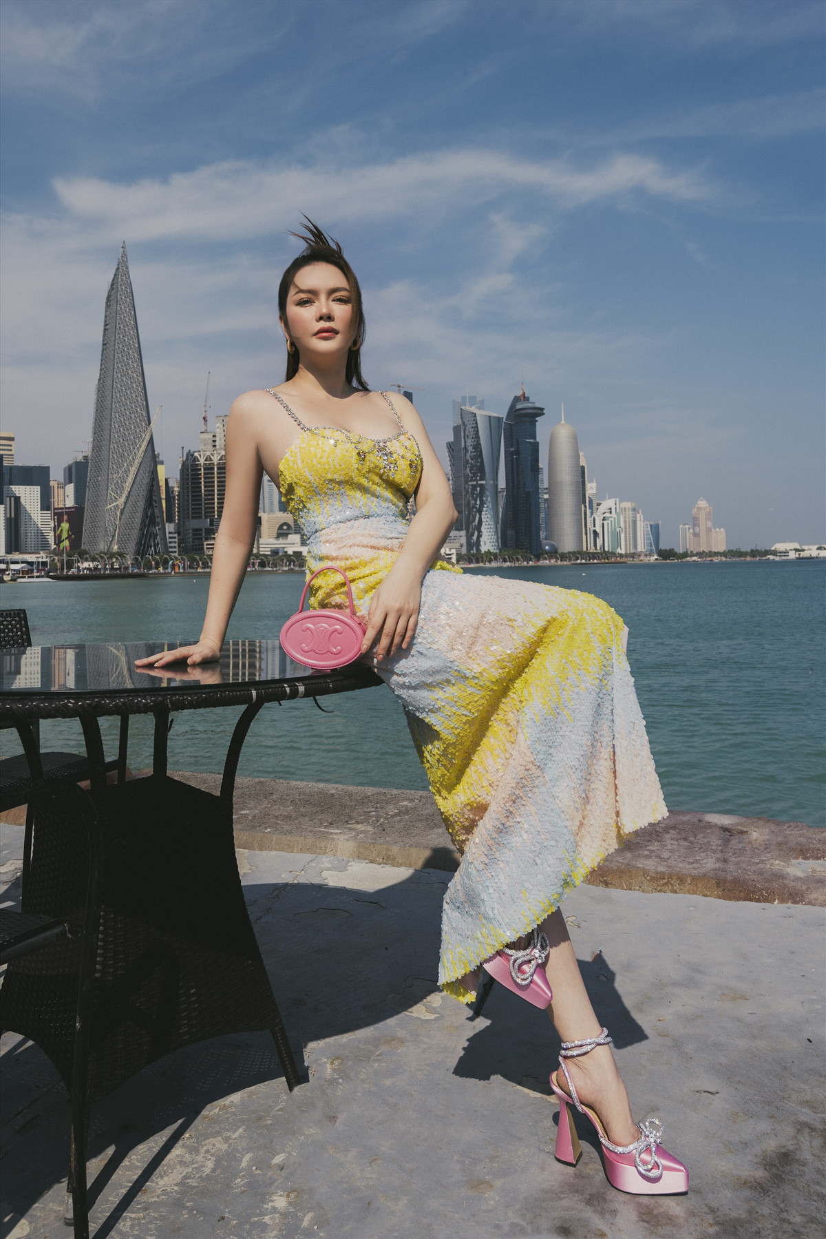 Lý Nhã Kỳ cũng từng chi 5 tỷ đồng đưa cả ê-kíp hùng hậu sang Pháp hỗ trợ hình ảnh khi dự Liên hoan phim Cannes hồi tháng 5/2022. Ảnh: FB Ly Nha Ky