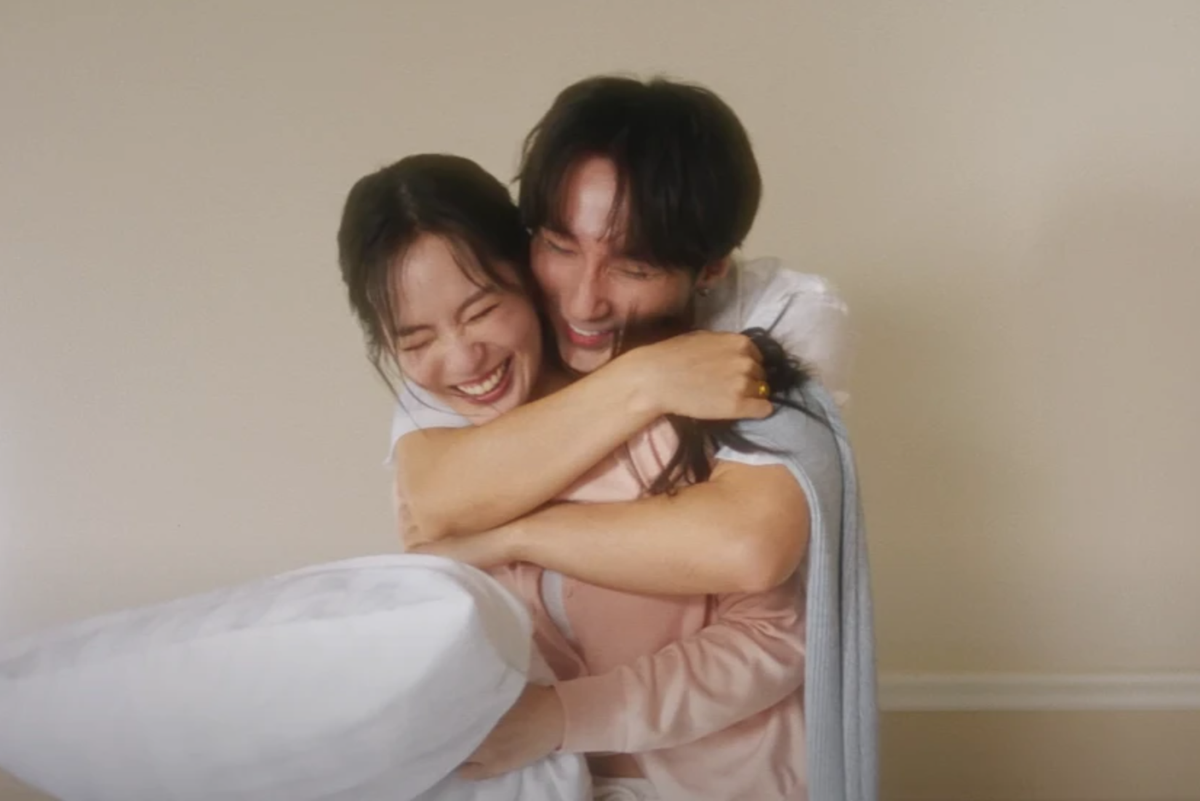 Sơn Tùng và Pimtha như vẽ nên một bức tranh tình yêu đầy màu sắc trong MV "Đừng làm trái tim anh đau".