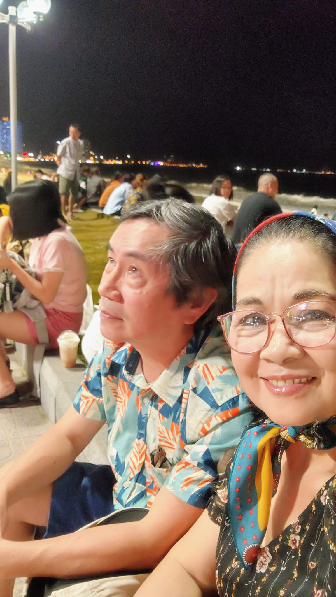 Dù được mệnh danh là "người đàn bà khổ nhất màn ảnh Việt" nhưng nghệ sĩ Minh Phương lại có cuộc sống hôn nhân hạnh phúc, 30 năm vẫn ngọt ngào bên người chồng thứ hai.