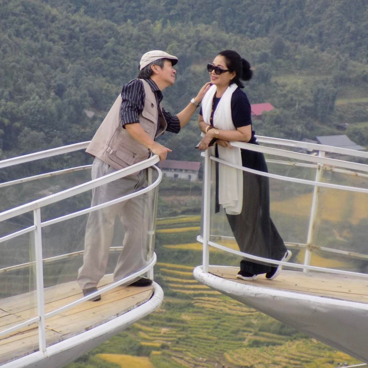 Trên trang cá nhân của mình, nữ nghệ sĩ chăm đăng tải hình ảnh đời thường hạnh phúc bên "ông chồng quốc dân".