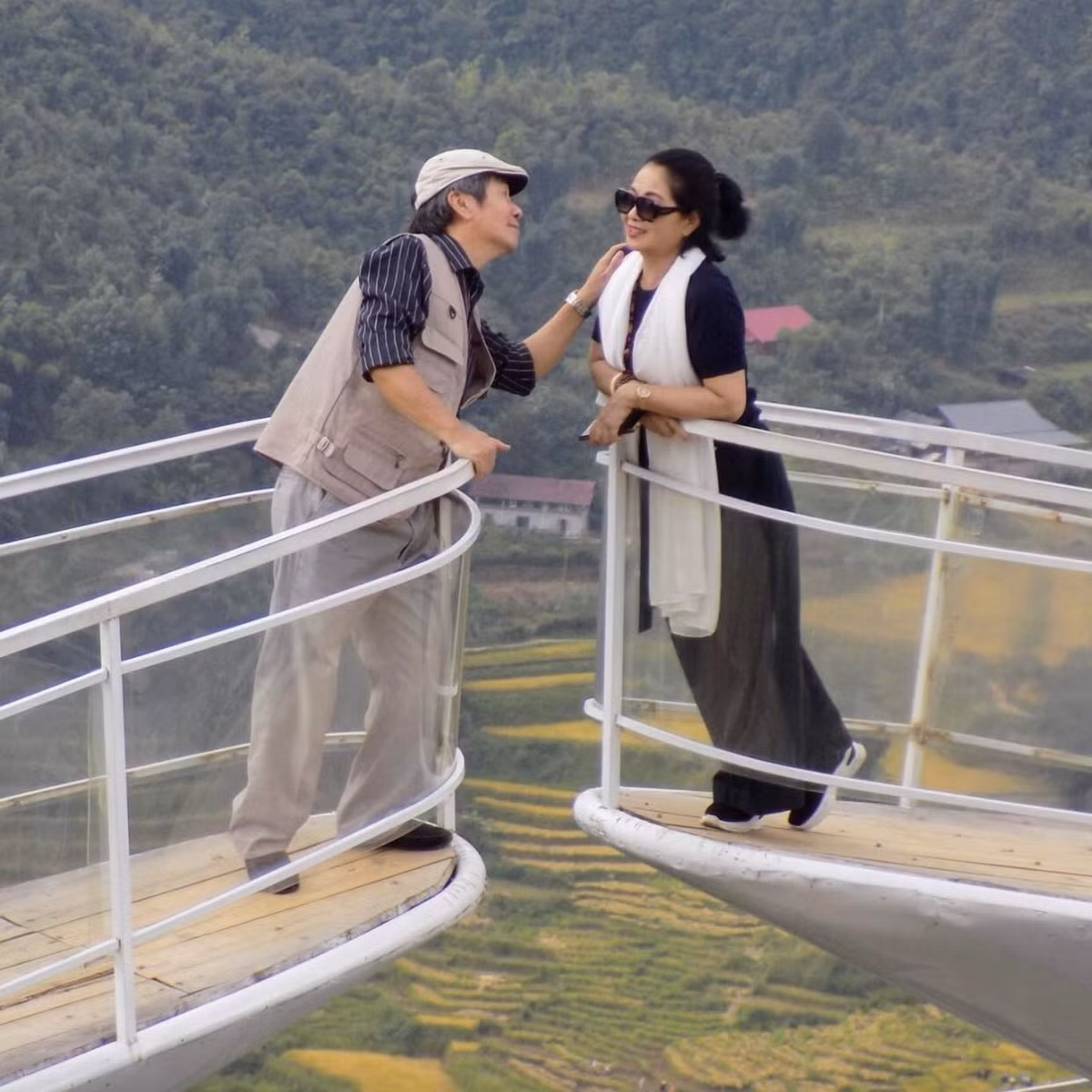 Trên trang cá nhân của mình, nữ nghệ sĩ chăm đăng tải hình ảnh đời thường hạnh phúc bên "ông chồng quốc dân".