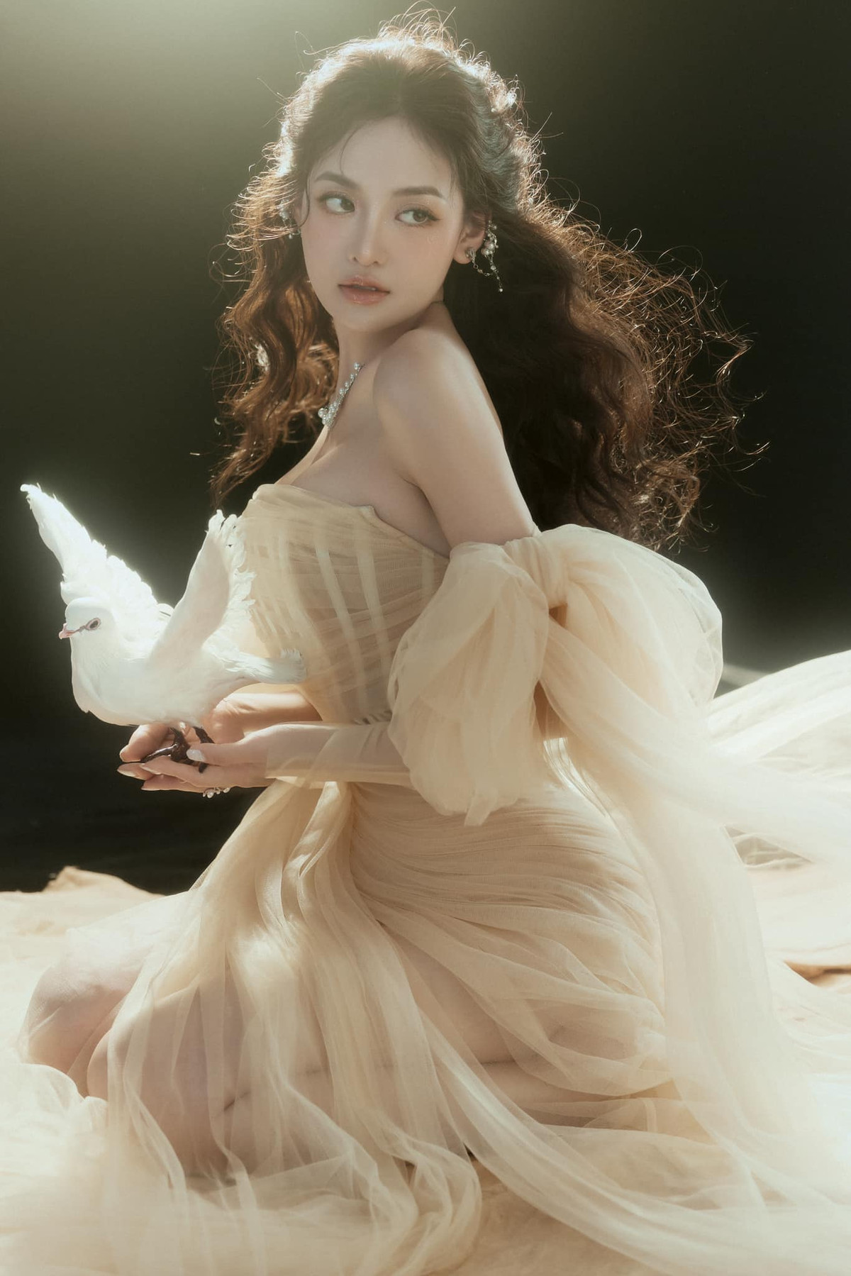 Thùy Anh đã hoàn toàn "lột xác" với vẻ ngoài tỏa sáng, vô cùng xinh đẹp, mặn mà ở độ tuổi U30. Ảnh: FB Thuỳ Anh