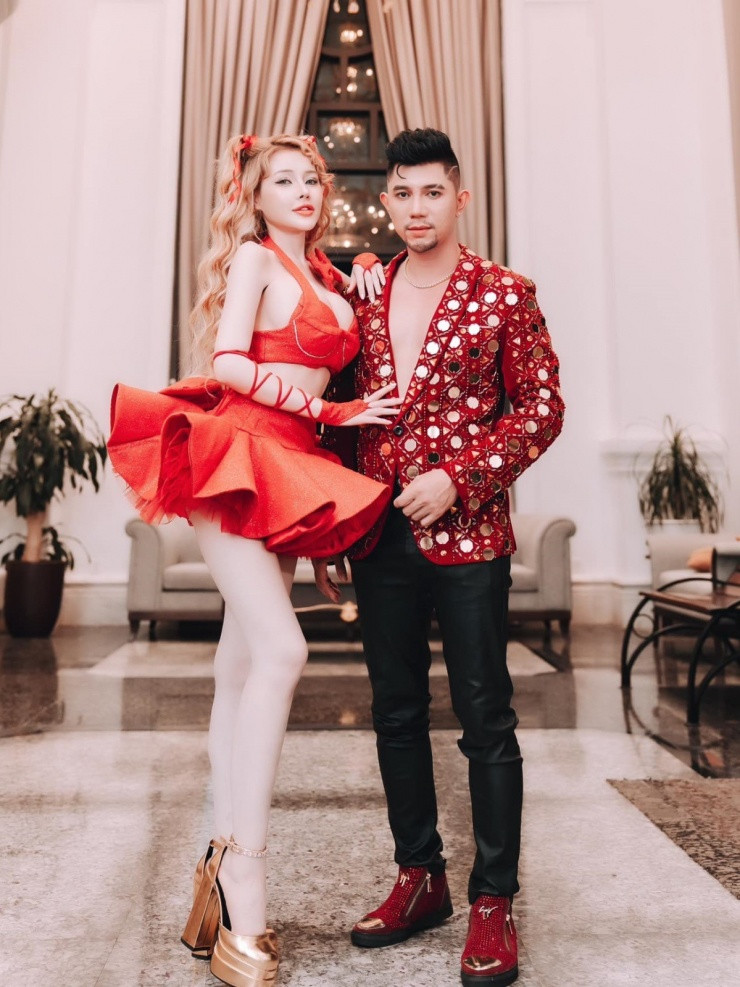 Cả hai cũng trải qua vài lần chia tay rồi tái hợp. Ngân 98 từng tố cáo bạn trai ngoại tình, đuổi cô ra khỏi nhà còn Lương Bằng Quang xác nhận "đã đường ai nấy đi nên không quan tâm" hồi tháng 6/2019.