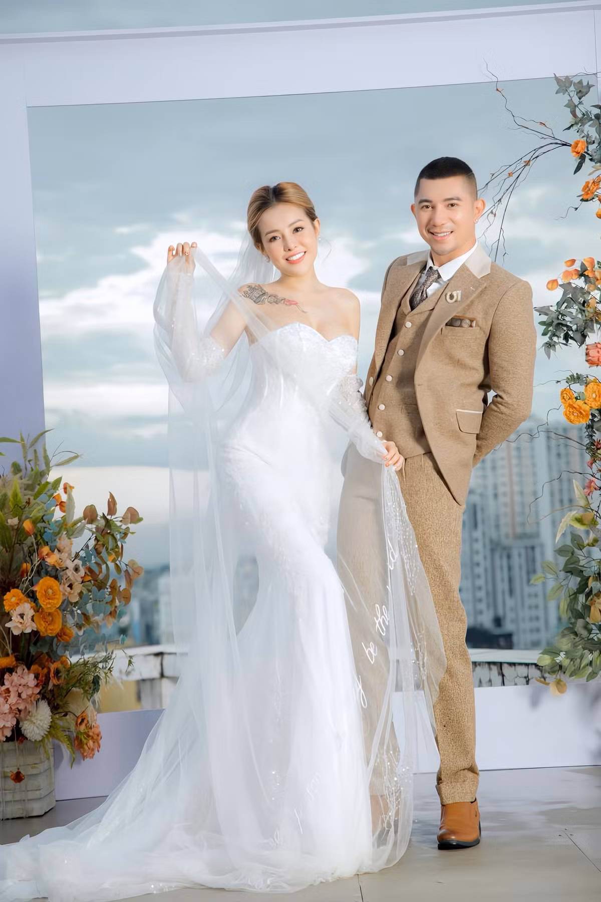 Cũng trong 9/7, Lương Bằng Quang và Ngân 98 chia sẻ loạt ảnh cưới. Tuy nhiên, Lương Bằng Quang cho biết anh chưa lên kế hoạch tổ chức hôn lễ.