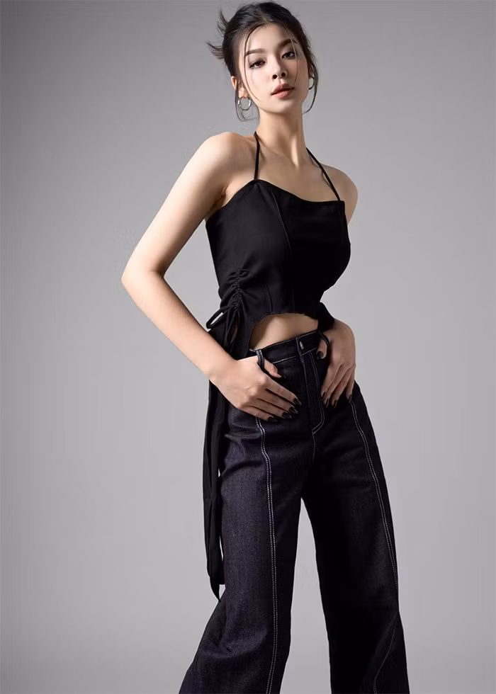 Sở hữu chiều cao 1m68 cùng body đẹp và khuôn mặt cá tính, Hoài Anh mặc trang phục gì cũng đẹp. (Ảnh: FB Phùng Lan Anh)