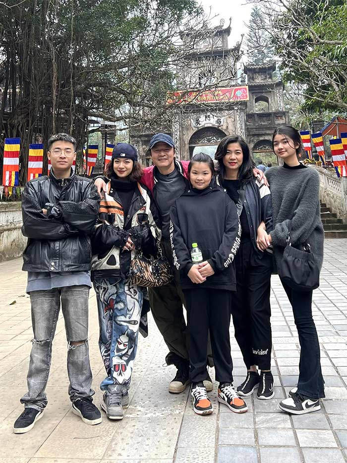 Con gái Võ Hoài Nam cho biết cô chọn thanh nhạc và chưa từng nghĩ sẽ đi đóng phim. Khi tới casting "Hoa sữa về trong gió", cô nghĩ chỉ đi cho biết nhưng cuối cùng lại được nhận vai Trang. (FB: Phùng Lan Anh)