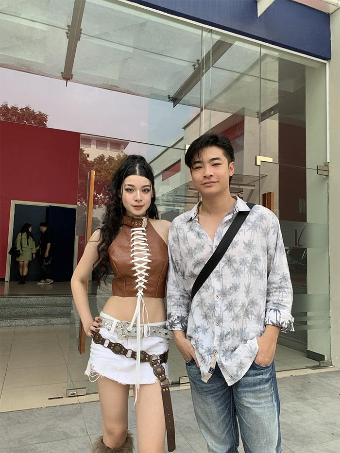 Võ Hoài Anh và anh trai Võ Hoài Vũ cùng theo nghiệp diễn của bố. (Ảnh: FB Phùng Lan Anh)