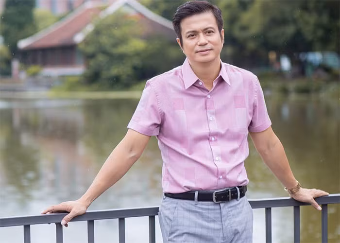 Mất một thời gian chông chênh trước và sau ly hôn, hiện tại nam diễn viên 50 tuổi đã lấy lại được cân bằng và tận hưởng cuộc sống vui vẻ, nhẹ nhàng bên các con. (Ảnh: FBNV)