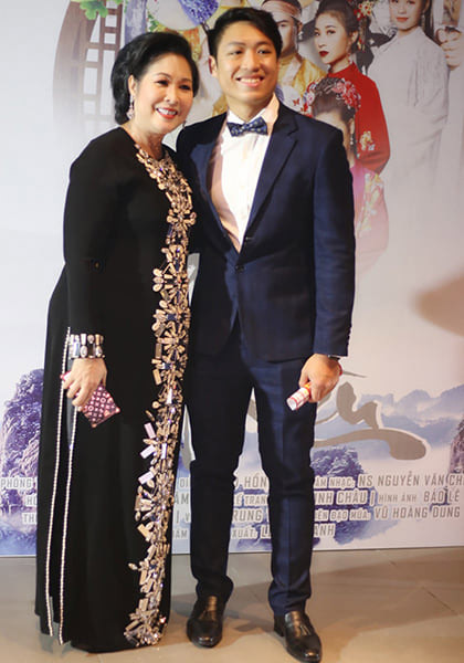 Ngoài công việc quản lý, thỉnh thoảng, Khôi Nguyên cũng tham gia diễn xuất trong một số vở kịch hoặc đóng phim. Gần đây nhất Khôi Nguyên vào vai một tên giang hồ trong phim điện ảnh "Sáng đèn".