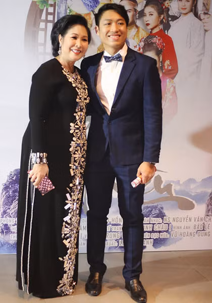 Ngoài công việc quản lý, thỉnh thoảng, Khôi Nguyên cũng tham gia diễn xuất trong một số vở kịch hoặc đóng phim. Gần đây nhất Khôi Nguyên vào vai một tên giang hồ trong phim điện ảnh "Sáng đèn".