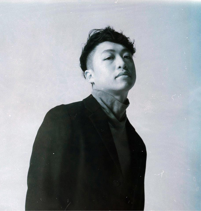 Anh được gia đình cho đi du học Mỹ từ năm 14 tuổi và học rất giỏi.