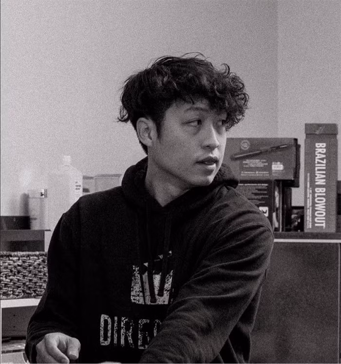 Con trai NSND Hồng Vân từng tốt nghiệp chuyên ngành sản xuất phim ảnh của trường Fullerton College (California, Mỹ).