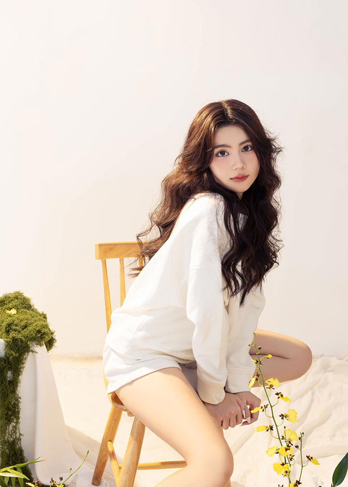 Càng lớn Hạt Dẻ càng trổ mã xinh đẹp và duyên dáng. Mới 16 tuổi nhưng Thảo Ngọc đã cao 1m70.