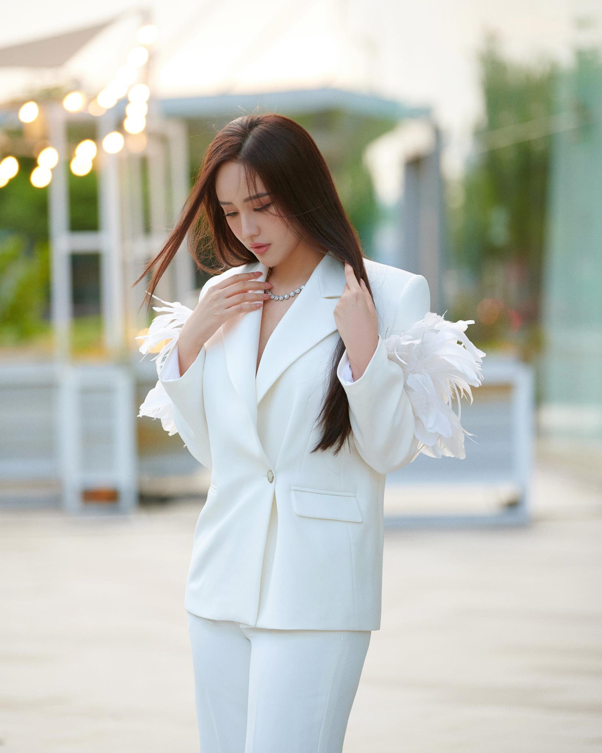 Cô nàng thử nghiệm những trang phục sành điệu, cá tính và luôn biết cách thu hút mọi ánh nhìn.