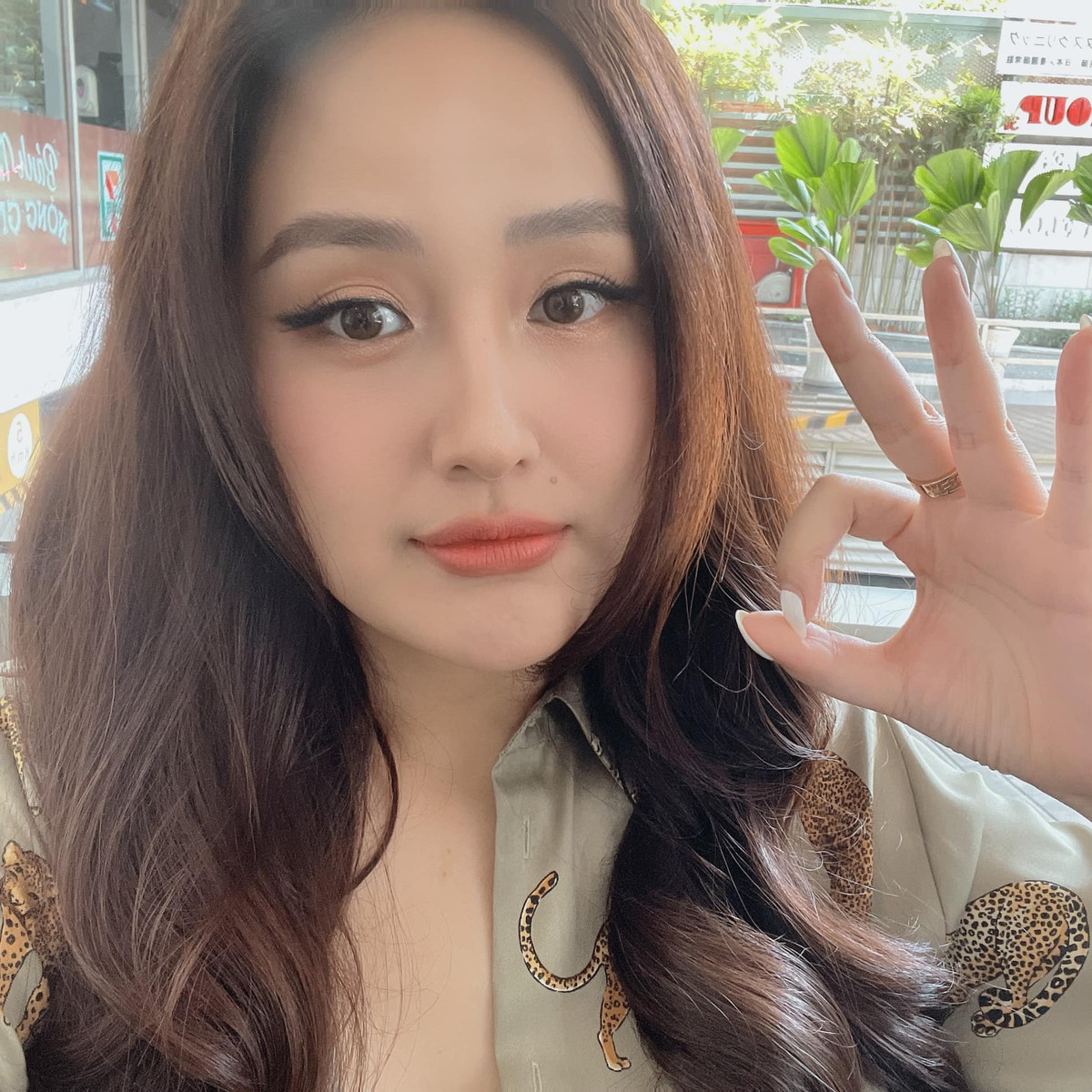 Dù hiện tại, ít tham gia vào các hoạt động showbiz nhưng người đẹp vẫn giữ được độ hot.