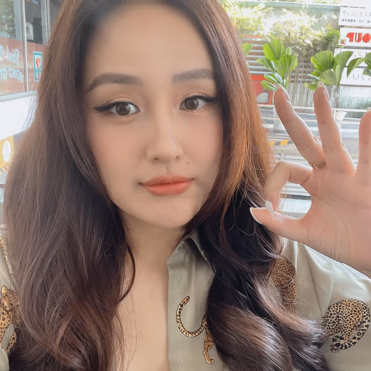 Dù hiện tại, ít tham gia vào các hoạt động showbiz nhưng người đẹp vẫn giữ được độ hot.