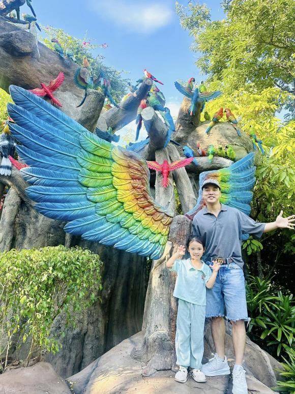 Gia đình Ưng Hoàng Phúc đi Đà Nẵng.