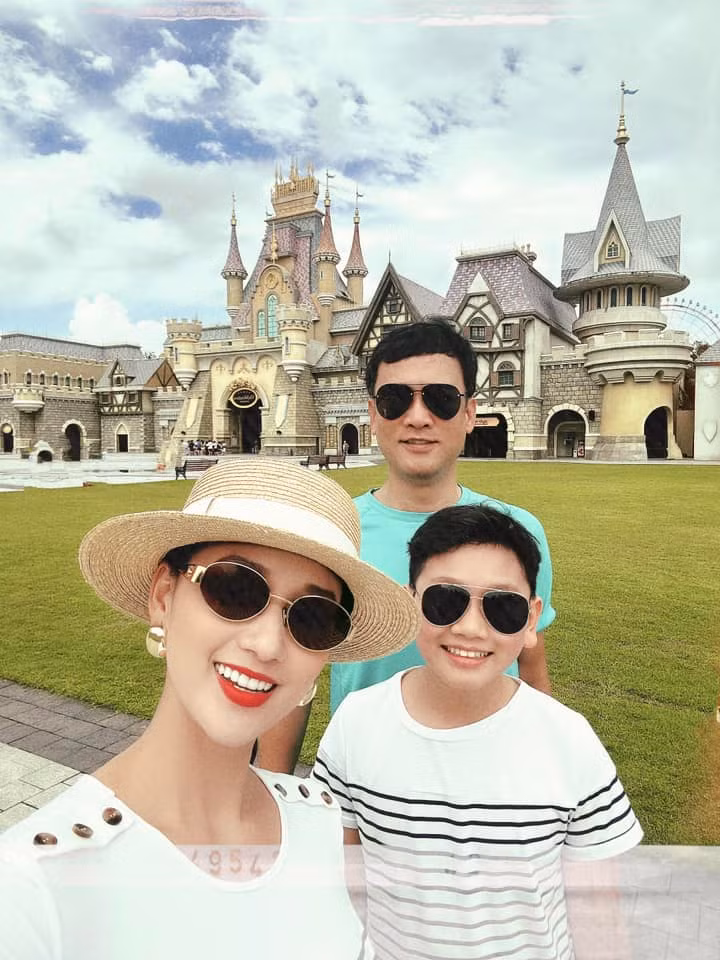Lã Thanh Huyền cùng chồng và con trai du lịch dịp cuối tuần. Ảnh: FB Lã Thanh Huyền