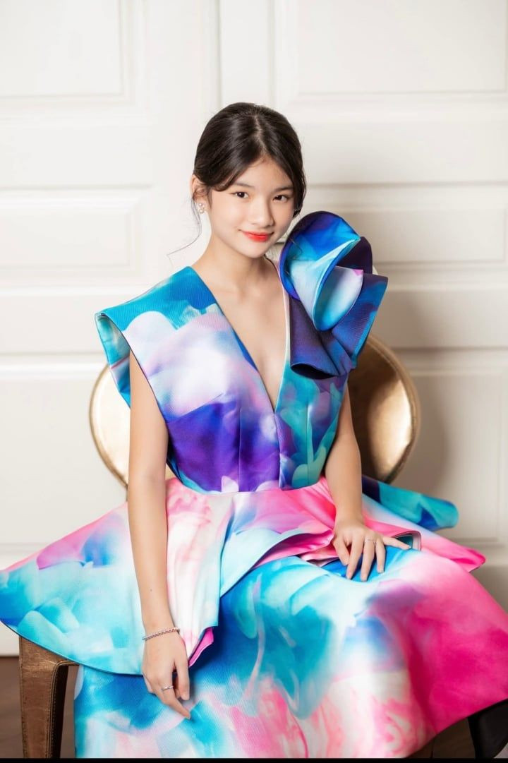 Phong cách thời trang của Bảo Tiên cũng ngày càng đa dạng và cá tính, thể hiện rõ gu thẩm mỹ tinh tế. Ảnh: FB Tran Bao Son