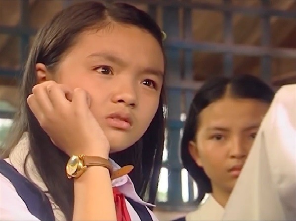 Yeye Nhật Hạ tên thật là Huyền Tôn Nữ Nhật Hạ, sinh năm 1994, để lại ấn tượng sâu sắc với khán giả qua vai diễn Phương lúc nhỏ trong "Mùi ngò gai". Ảnh: Báo Phụ nữ Thủ đô