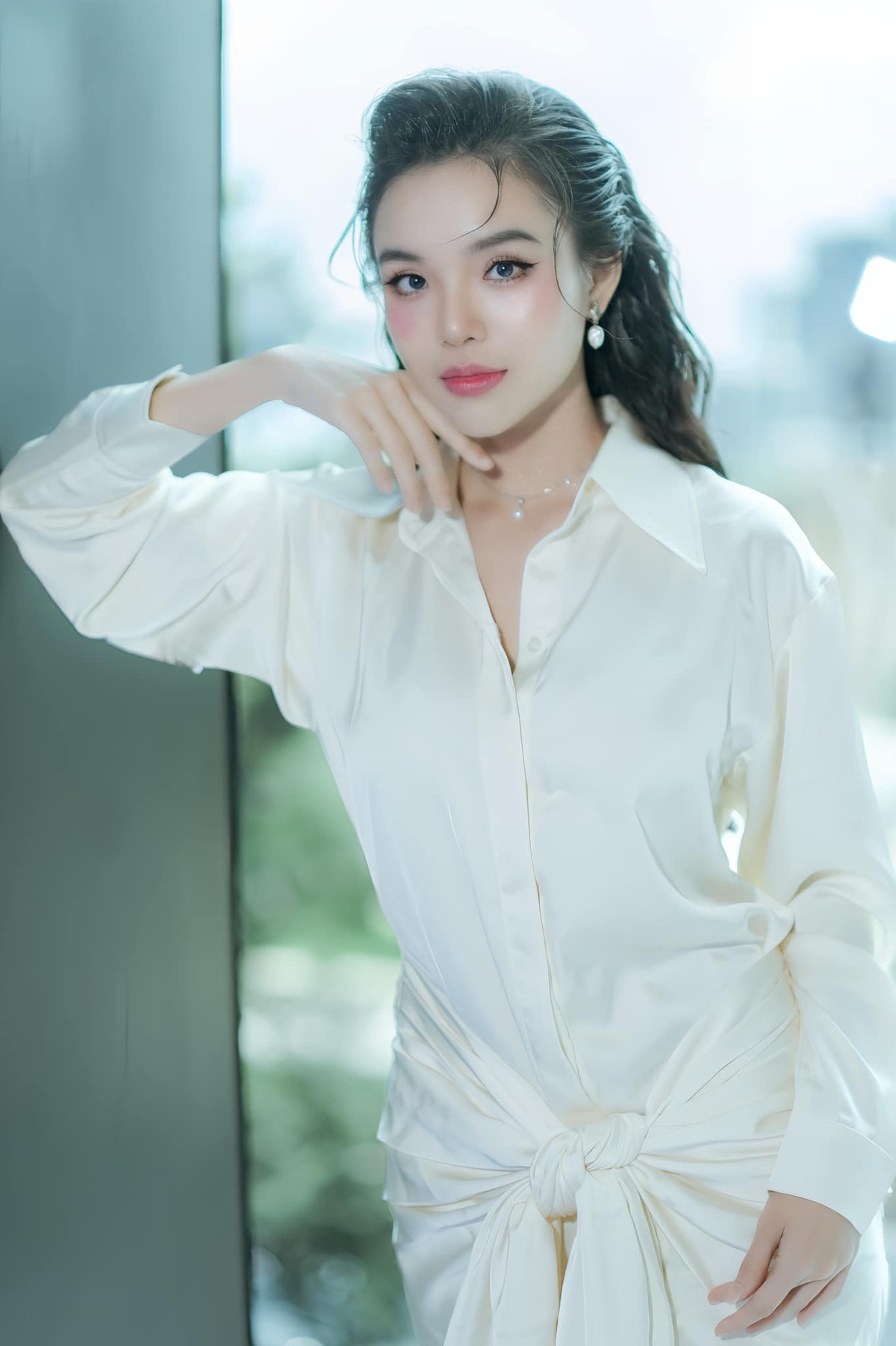 Cô cũng được nhận xét là có sự thay đổi tích cực khi chăm chút cho hình ảnh cá nhân hơn thời điểm trước kia. Ảnh: FB Nhật Hạ