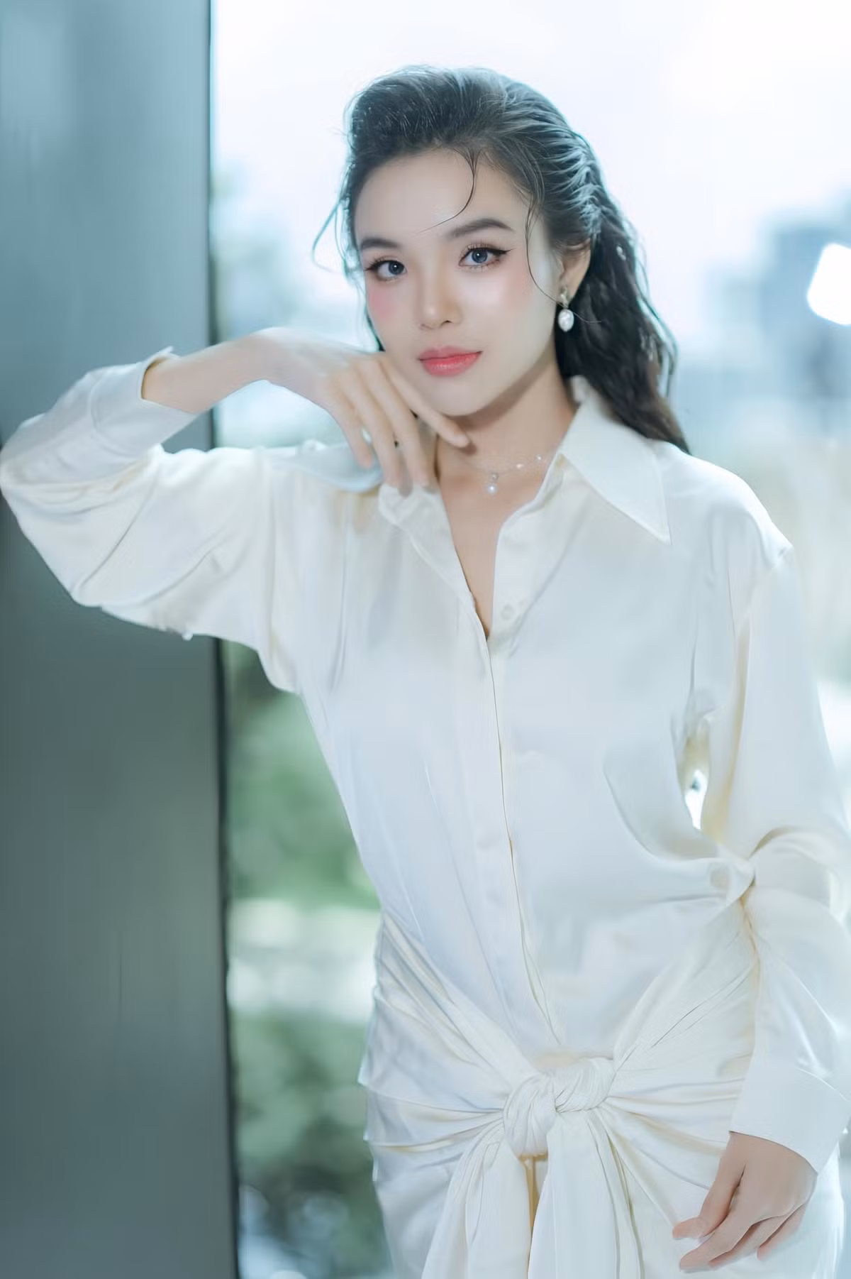 Cô cũng được nhận xét là có sự thay đổi tích cực khi chăm chút cho hình ảnh cá nhân hơn thời điểm trước kia. Ảnh: FB Nhật Hạ