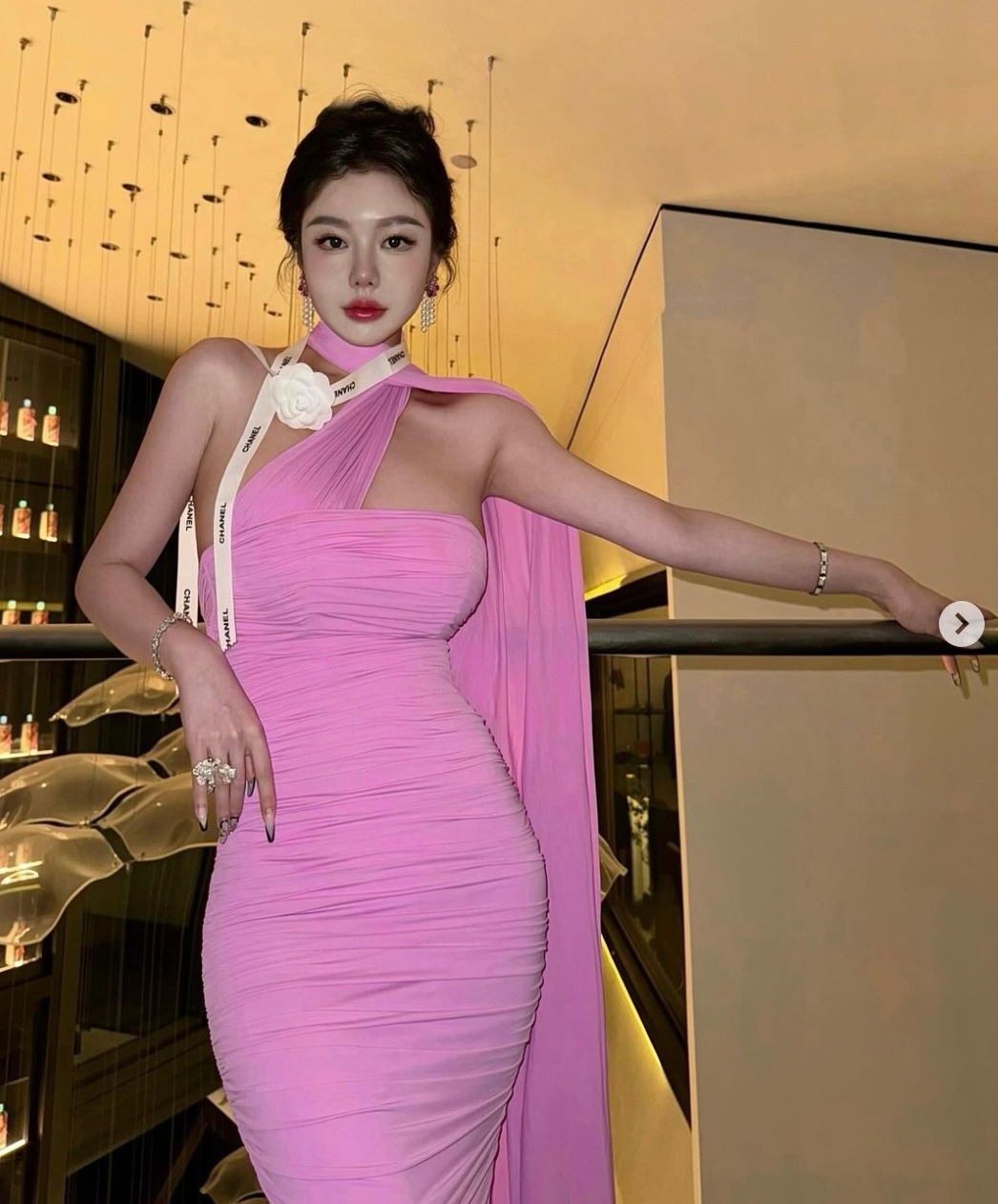 Dù phong cách của cô đôi khi bị cho là "thách thức" chuẩn mực xã hội, nhưng không thể phủ nhận rằng Yao Donny là một trong những hot girl gây ấn tượng mạnh mẽ, đặc biệt là trong xu hướng thời trang hiện đại. Ảnh: IG yao.donny