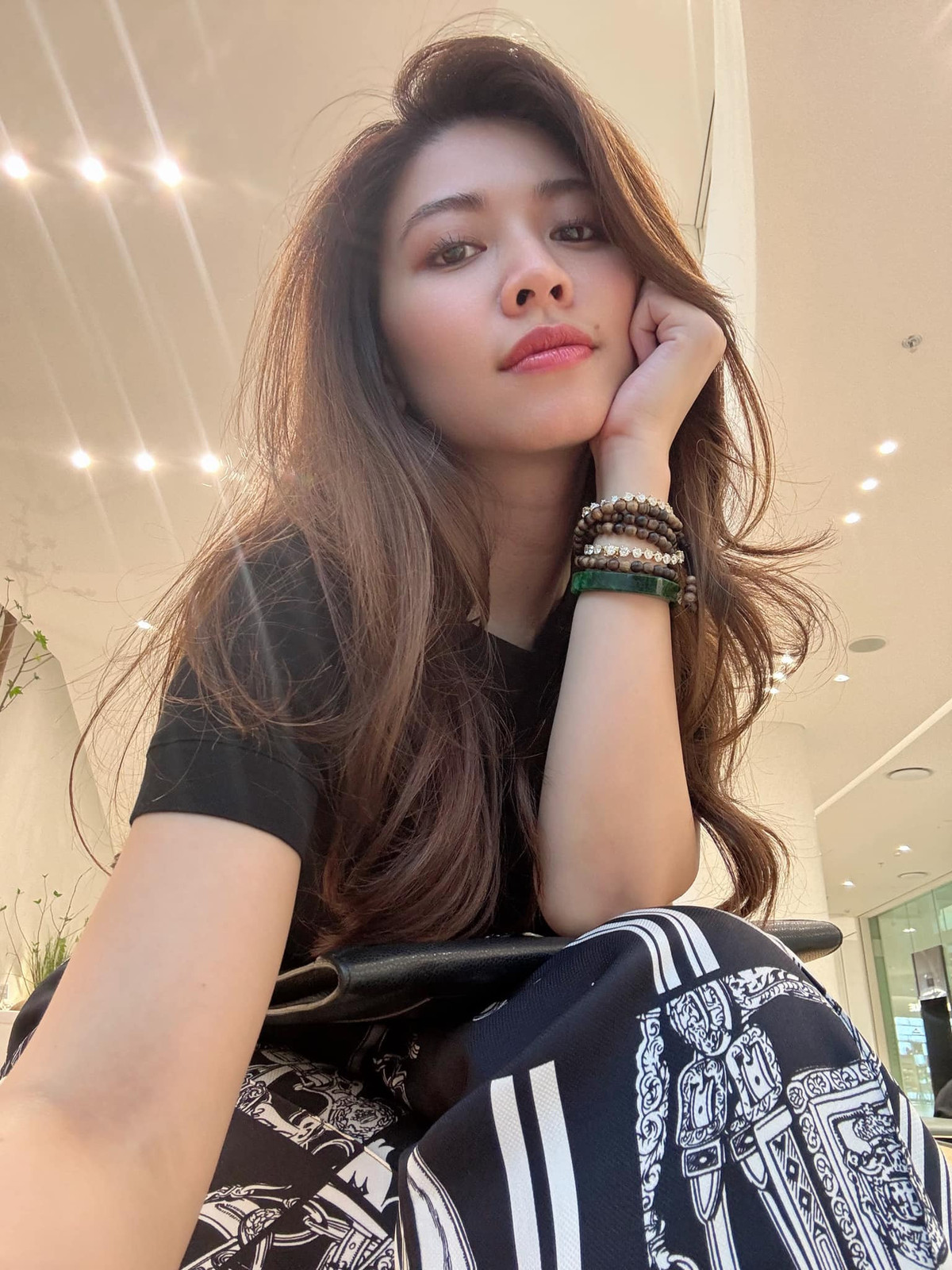 BTV Ngọc Trinh trẻ trung, năng động khác xa hình ảnh lên sóng.