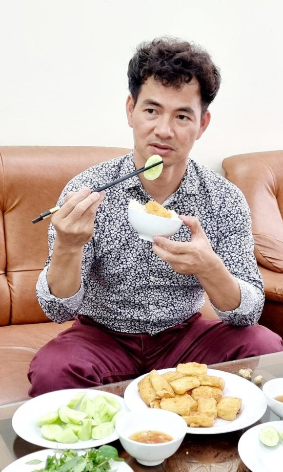 Bữa cơm đạm bạc của Xuân Bắc.