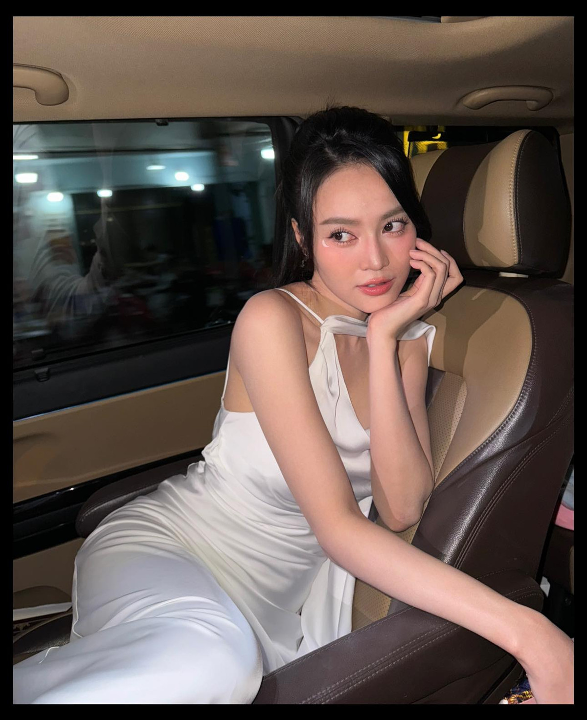 Sau khi tiết lộ dự định này, Ninh Dương Lan Ngọc vướng tin đồn sang Úc sinh con. Điều đó khiến người đẹp 9X phải lên tiếng phủ nhận.