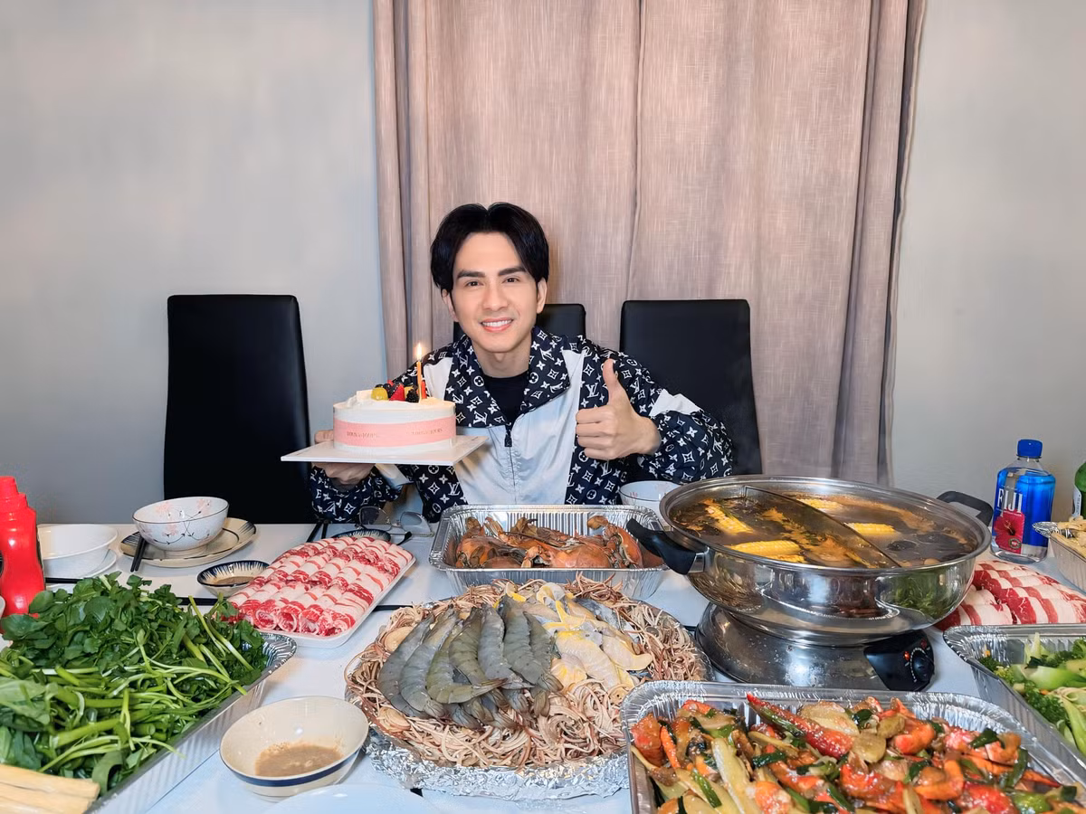 Đan Trường đón sinh nhật. Ảnh: FB Dan Truong Pham