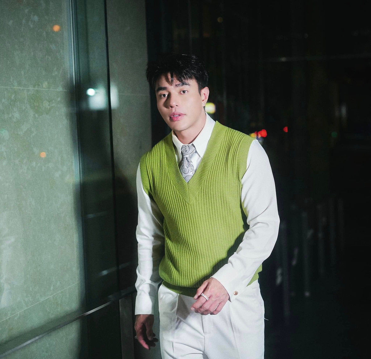 Lê Dương Bảo Lâm hỏi fans: "Diễm theo phong cách này không mọi người?". Ảnh: FB Lê Dương Bảo Lâm