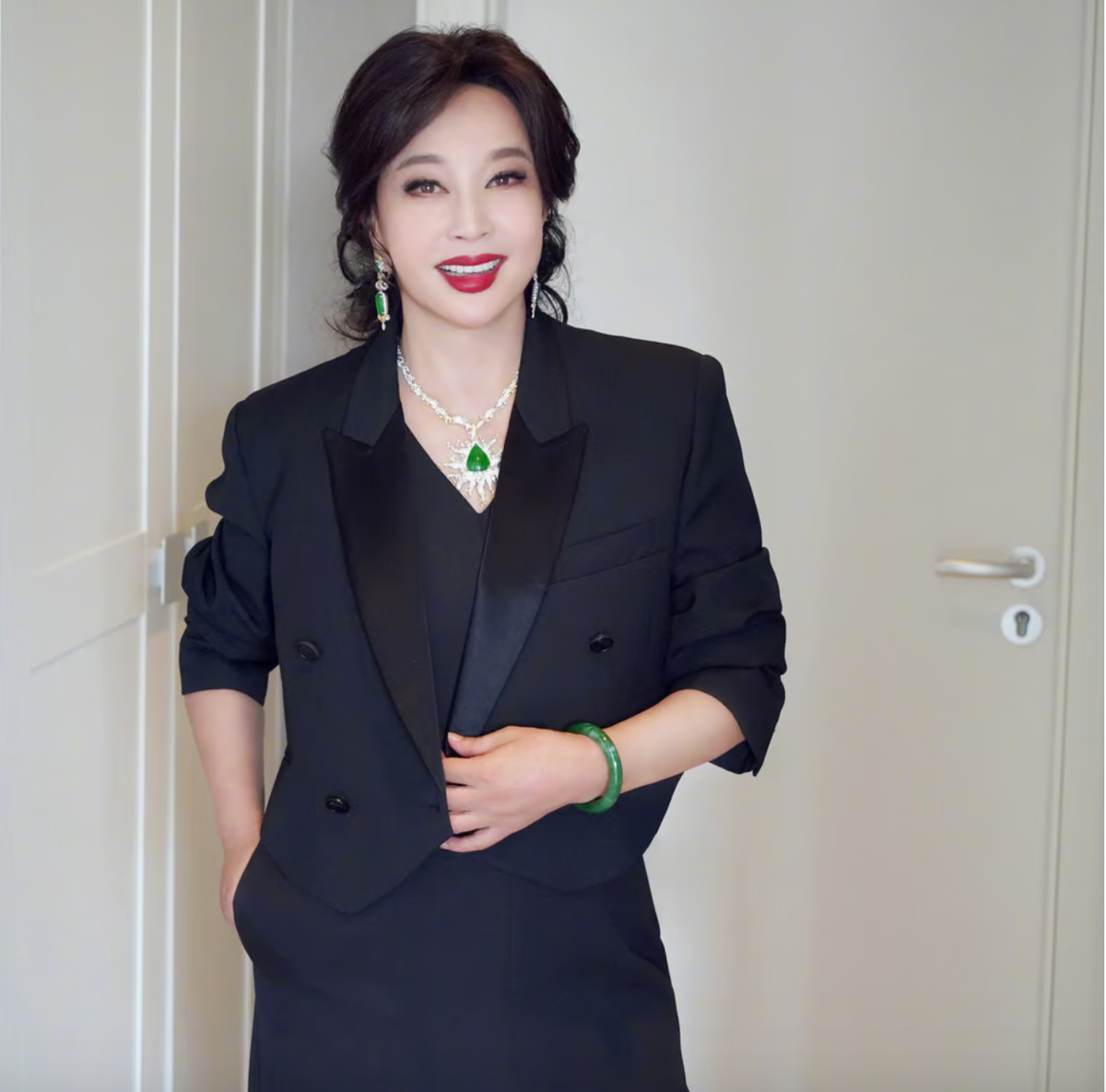 Tuy vậy, sự khác biệt giữa ảnh qua chỉnh sửa và khoảnh khắc đời thật của Lưu Hiểu Khánh nhận nhiều ý kiến trái chiều.