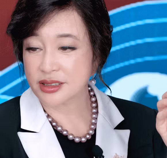 Nhan sắc thật của Lưu Hiểu Khánh chắc chắn khác xa với lúc đã trang điểm kỹ lưỡng và qua ống kính có bộ lọc.