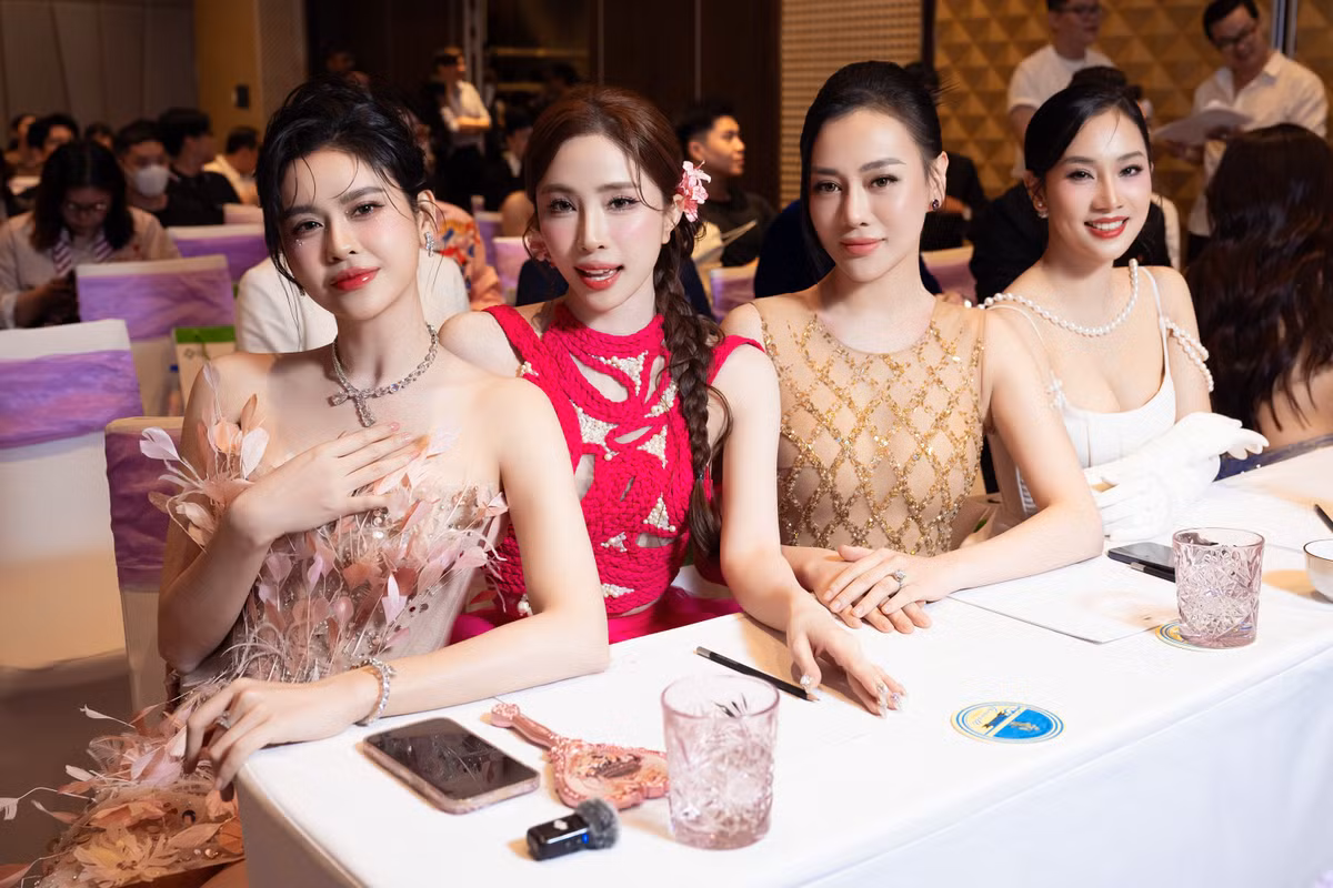 Đại diện nhà sản xuất Bước nhảy hoàn vũ cho biết, chương trình sẽ trở lại với diện mạo mới, từ hình thức đến nội dung. Theo đó, ban tổ chức nâng cao yếu tố kịch tính cho chương trình bằng việc loại thí sinh và thay thế người mới.