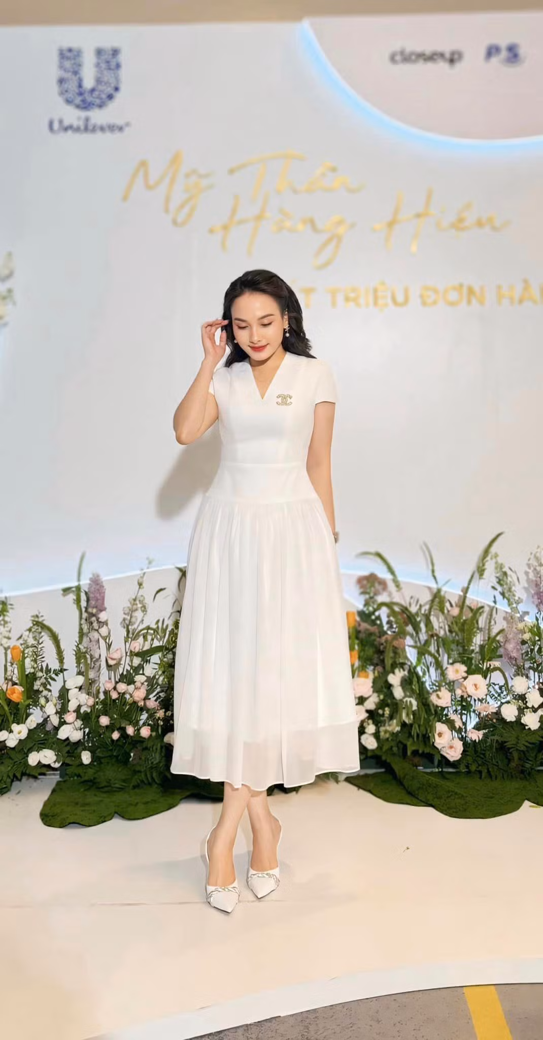 Diễn viên Bảo Thanh diện đầm trắng xinh tươi. Ảnh: FB Bảo Thanh