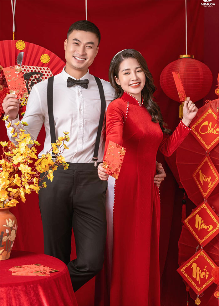 "Bã xã tôi rất tâm lý và luôn ủng hộ chồng trong công việc. Biết công việc của chồng hay đi xa và vất vả, cô ấy luôn theo dõi và động viên chồng, gánh vác hậu phương để tôi tập trung hơn cho công việc", Duy Hưng chia sẻ.