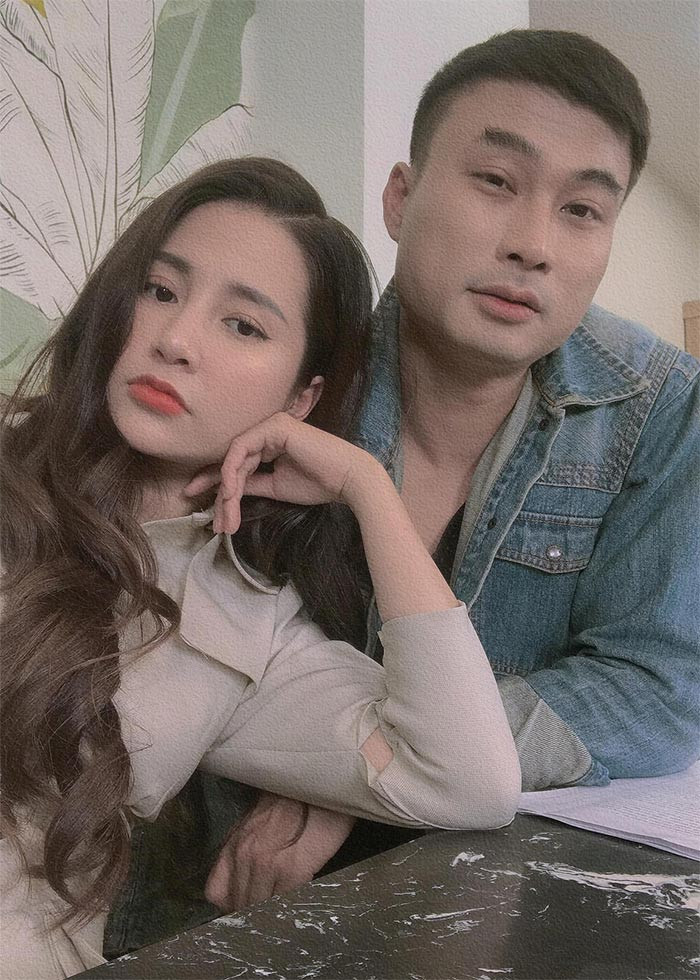 Trong công việc, Duy Hưng là người nghiêm túc, khó tính. Ngoài đời anh là một người chồng chung thủy với vợ, người cha ấm áp với con trai nhỏ.