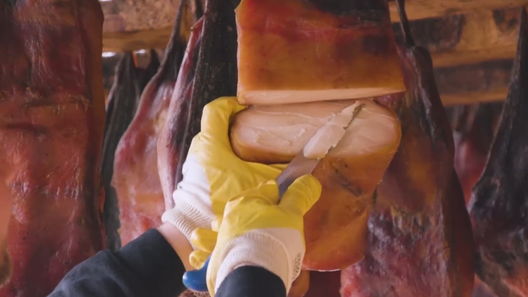 Hákarl không chỉ là một món ăn mà còn là một biểu tượng văn hóa của Iceland. Ảnh: An ninh Thủ đô