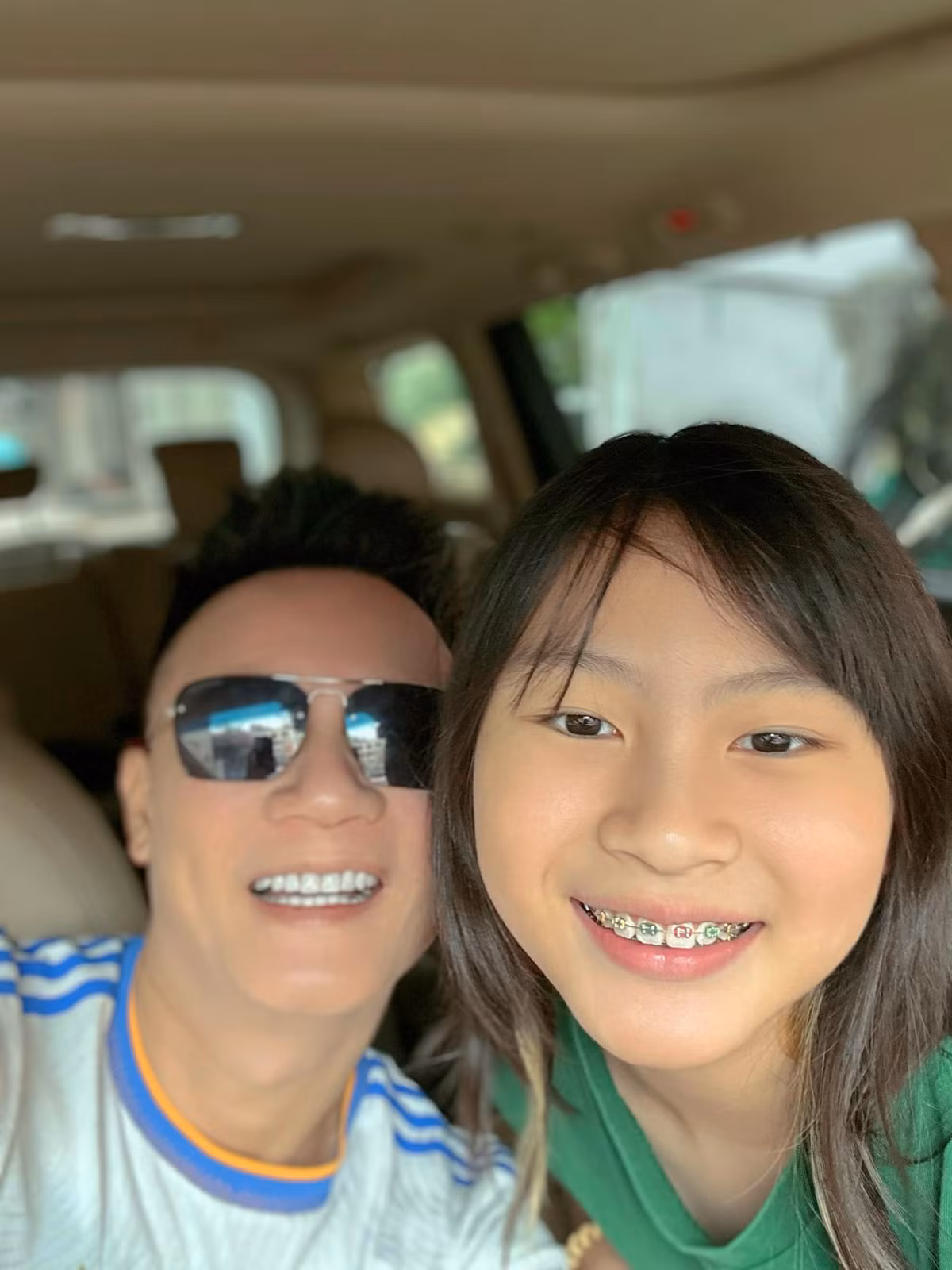  Ái nữ nhà Hoàng Bách được bố mẹ nhận xét là một cô bé vui vẻ, cá tính mạnh, giàu tình cảm.