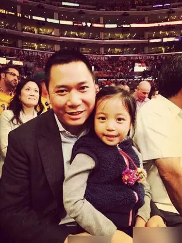 Cuộc hôn nhân của họ diễn ra khá kín tiếng, tuy nhiên, hình ảnh hạnh phúc của cả hai vẫn thường xuyên được chia sẻ trên mạng xã hội.