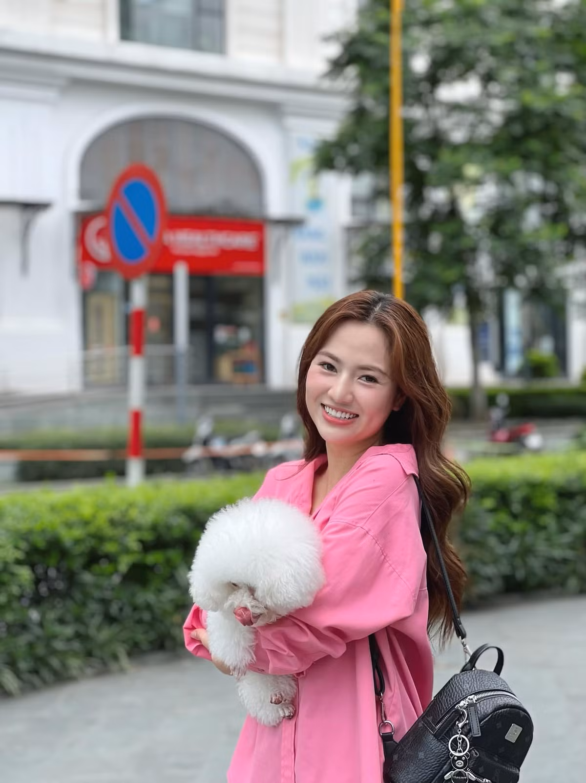 Sở hữu gương mặt thanh tú, đôi mắt biết nói và nụ cười rạng rỡ, nữ diễn viên nhanh chóng chiếm được cảm tình của công chúng. Tuy nhiên, ít ai biết rằng, nhan sắc xinh đẹp của Việt Hoa đã được định hình từ khi cô còn nhỏ. Ảnh: FB Vũ Việt Hoa