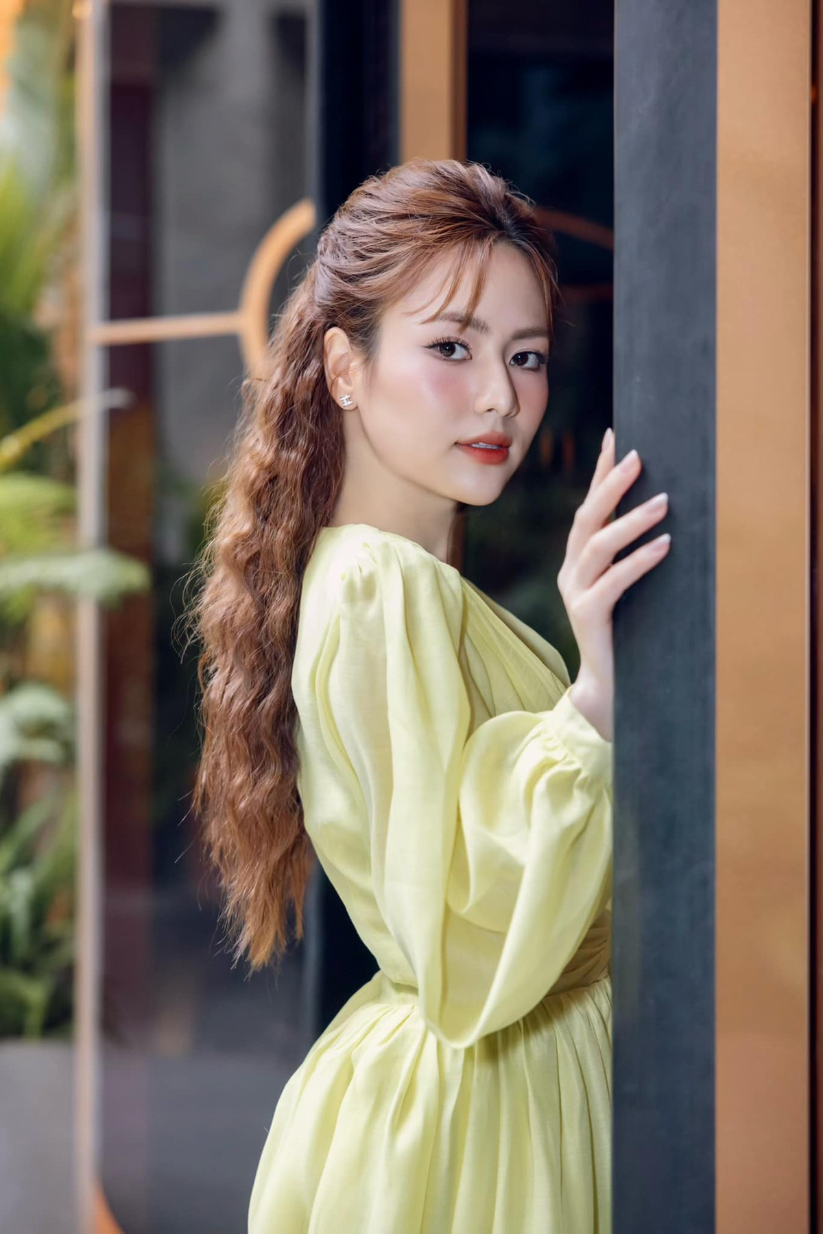 Nhìn hành trình trưởng thành này của nữ diễn viên nhiều khán giả nhận định rằng cô nàng không chỉ "đẹp từ trong trứng nước" mà còn có tố chất nổi tiếng ngay từ khi còn là một bé gái ở độ tuổi mầm non. Ảnh: FB Vũ Việt Hoa