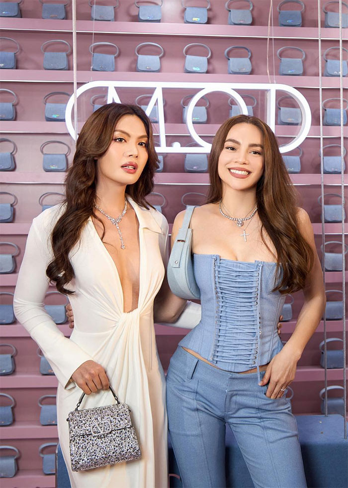 Luna Đào tên thật là Đào Bá Lộc, được nhiều người biết tới sau khi tham gia chương trình Giọng hát Việt 2012 và là học trò cưng của ca sĩ Hồ Ngọc Hà.