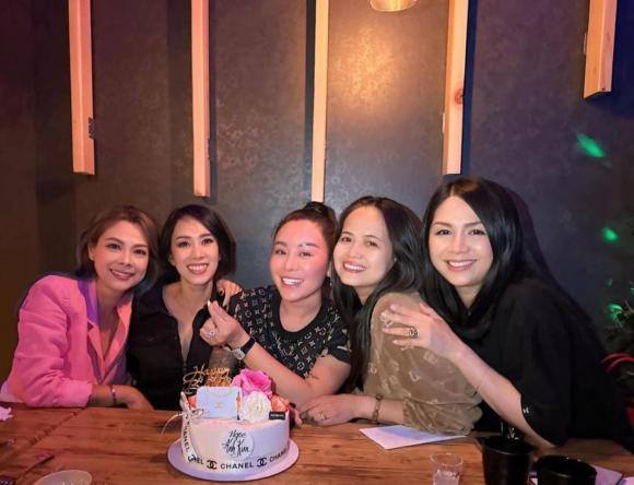 Thanh Thảo dự tiệc sinh nhật đồng nghiệp ở Mỹ.