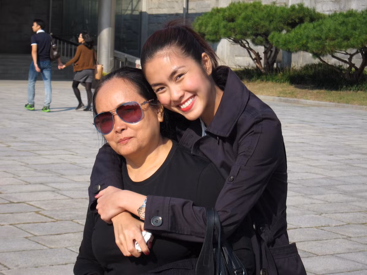 Đón sinh nhật tuổi 38, Tăng Thanh Hà đăng tải loạt khoảnh khắc bên mẹ ruột từ nhỏ đến lớn. Ảnh: FB Tang Thanh Ha