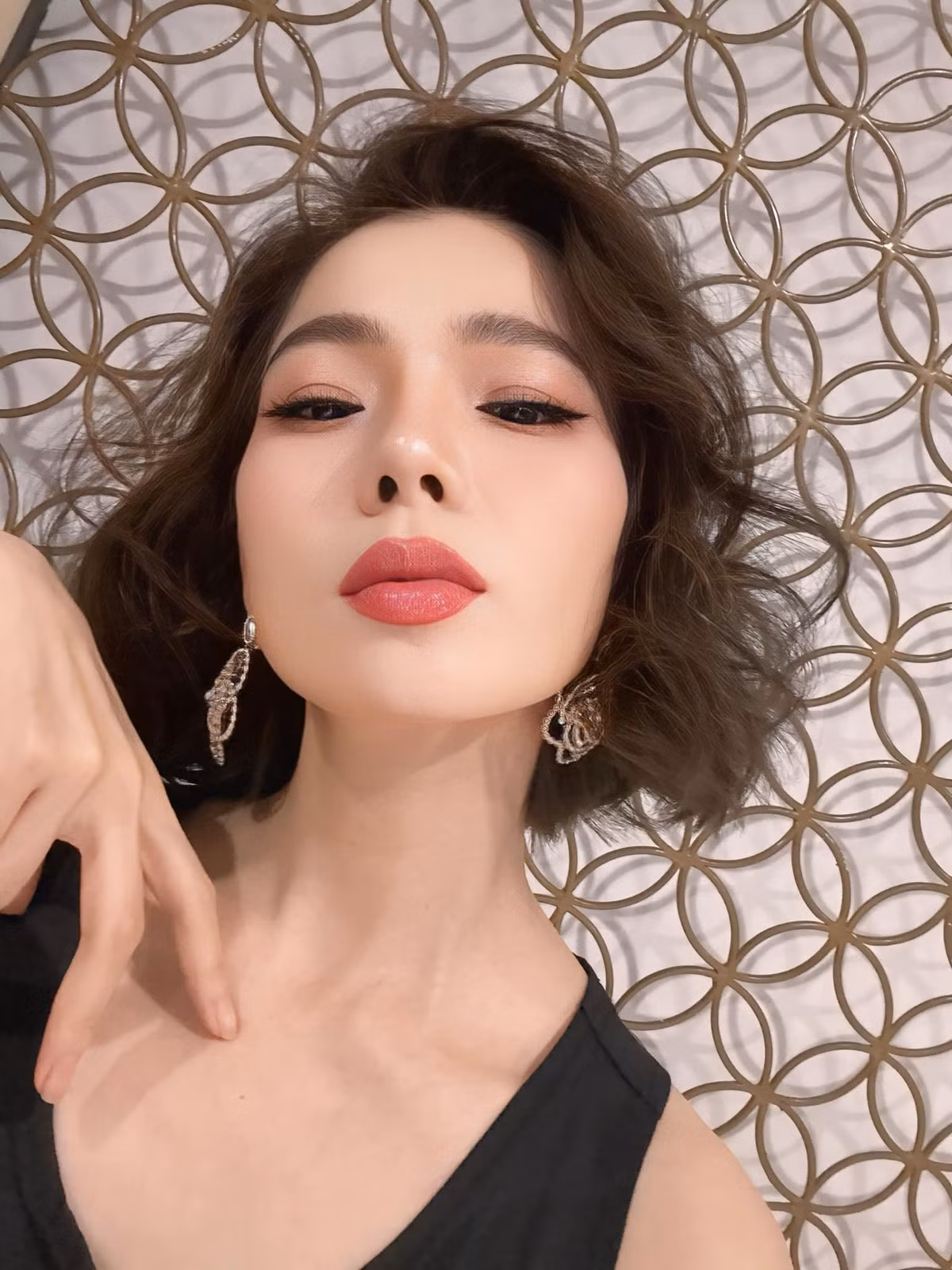 Ca sĩ Lệ Quyên khoe thành quả tự make up và làm tóc. Ảnh: FB Lệ Quyên