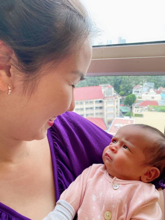 Con trai Võ Hạ Trâm có nước da, mái tóc, nét mặt giống hệt bố và chị gái. (Ảnh: FB Võ Hạ Trâm)