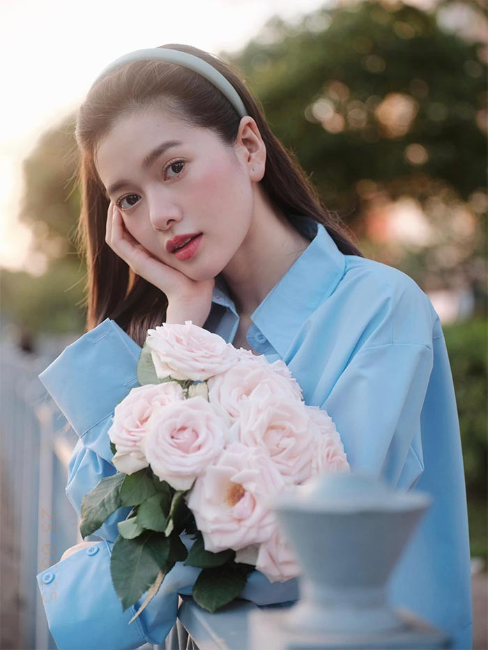 Đây là lần đầu tiên Yên Đan đóng phim của VFC nên nữ diễn viên tâm sự cô vừa hồi hộp vừa hào hứng. (Ảnh: FB Yên Đan)